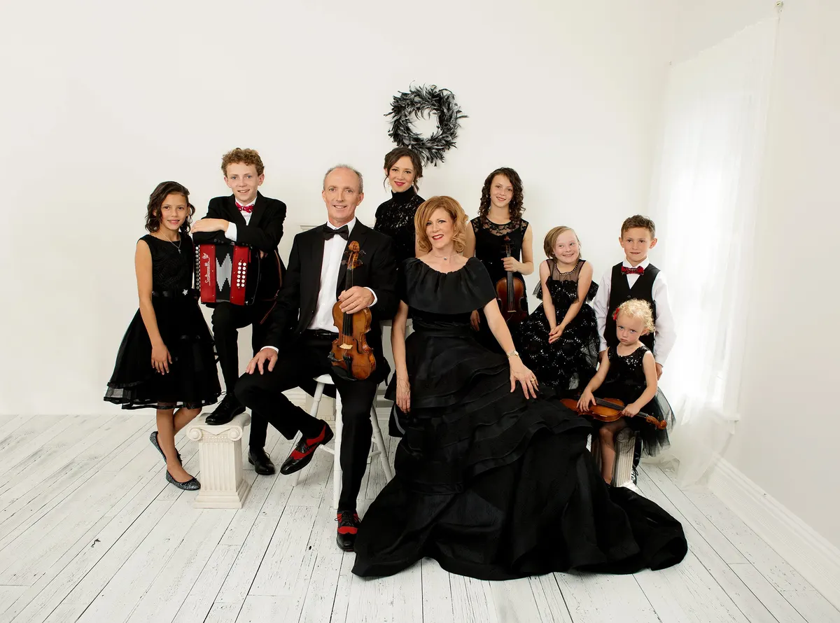 Natalie MacMaster & Donnell Leahy - A Celtic Family Christmas...Party!